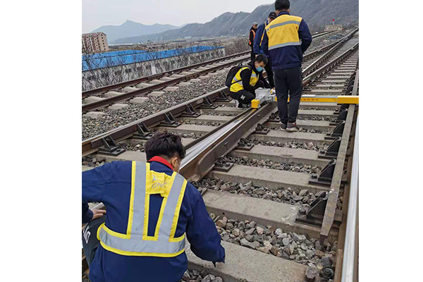 虎石台站道岔测量配合大机道岔捣固