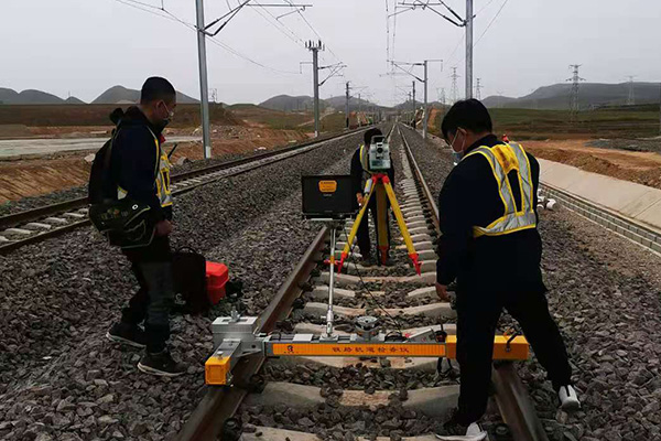 银西客专有砟线路三脚架设站多点测量