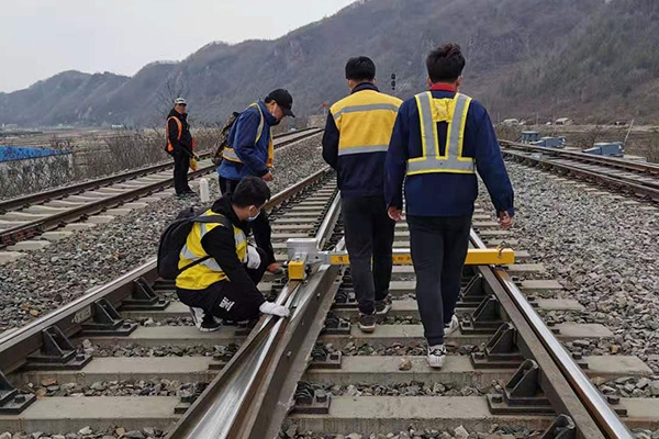 沈丹线线路道岔测量